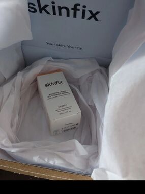 Skin Brighten + Firm Serum Box in White and Orange